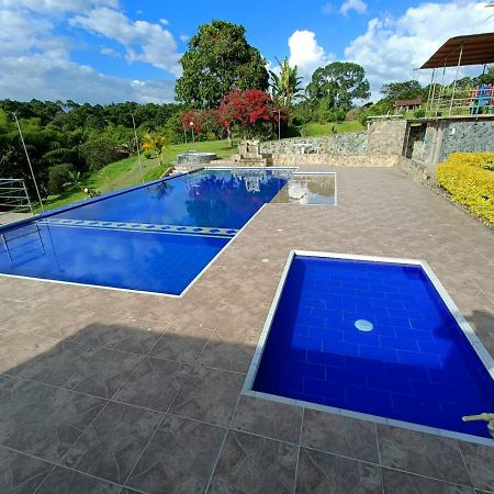 Hotel Campestre Los Mangos 킴바야 외부 사진